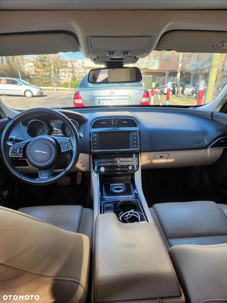 Jaguar XE E-Performance Prestige - 9