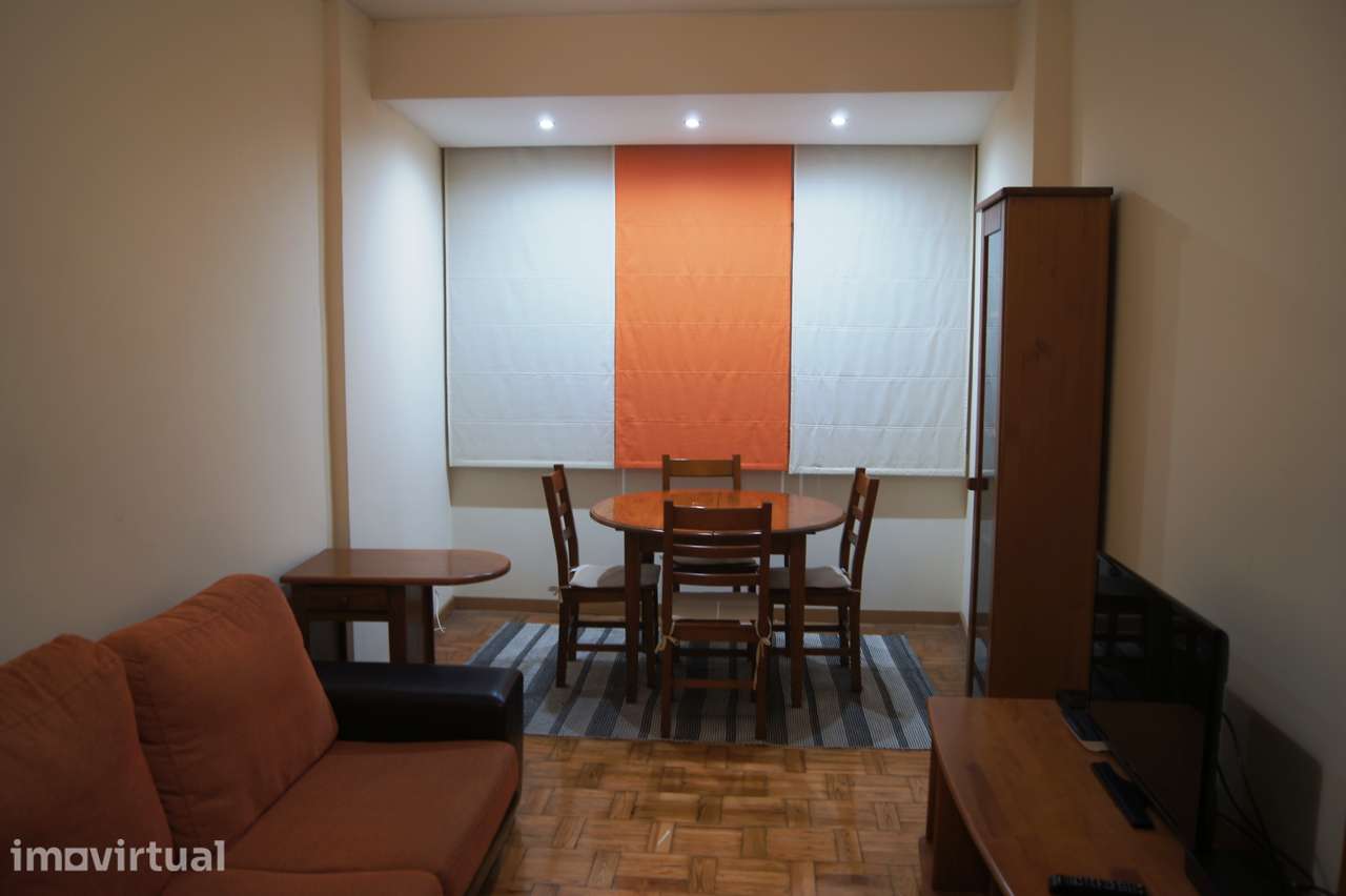 Apartamento T2 Mobilado e Equipado no Centro de Setúbal - Grande imagem: 2/11