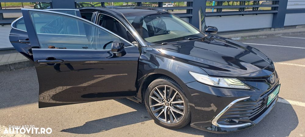 Toyota Camry Luxury - 16