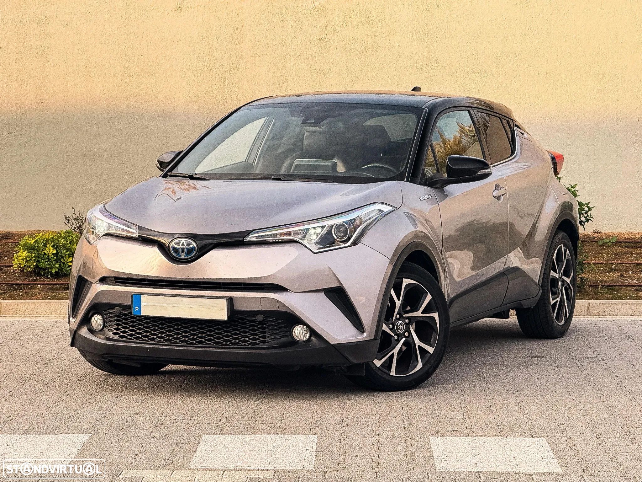 Toyota C-HR 1.8 Hybrid Exclusive - 1