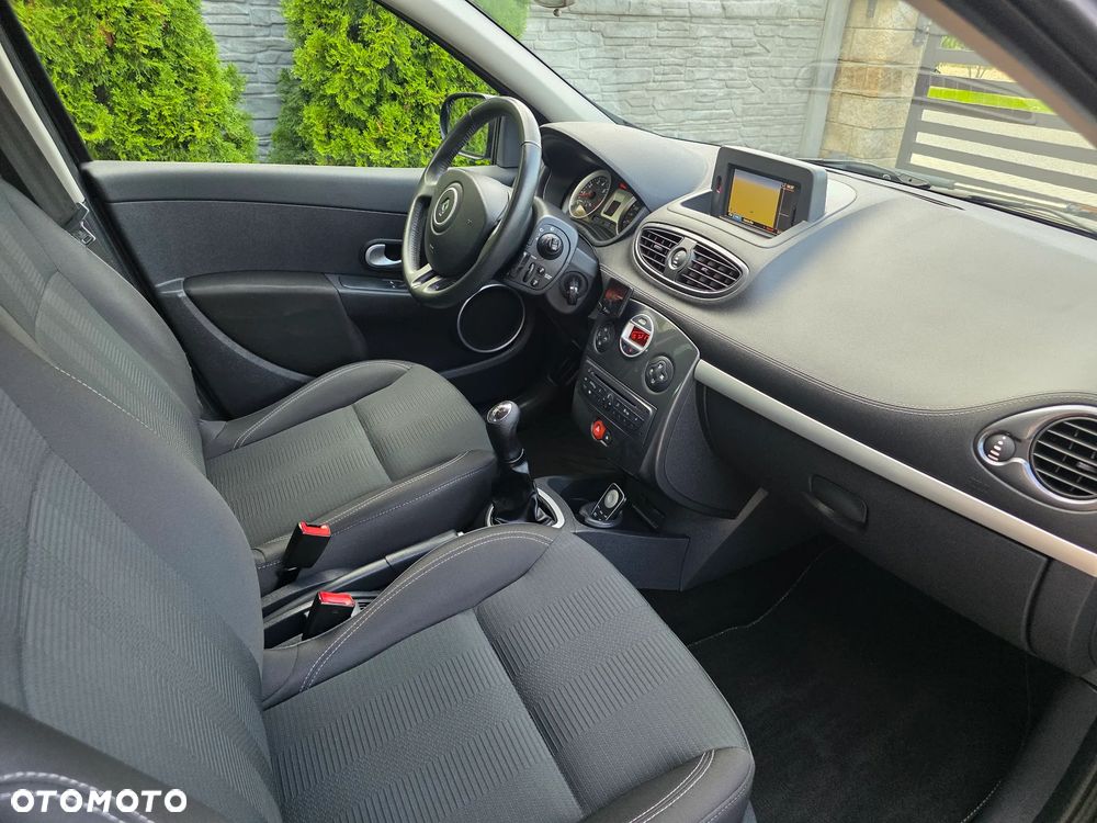 Renault Clio - 23