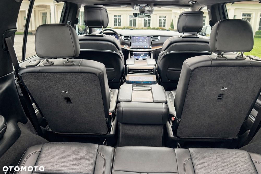 Jeep Grand Wagoneer - 28