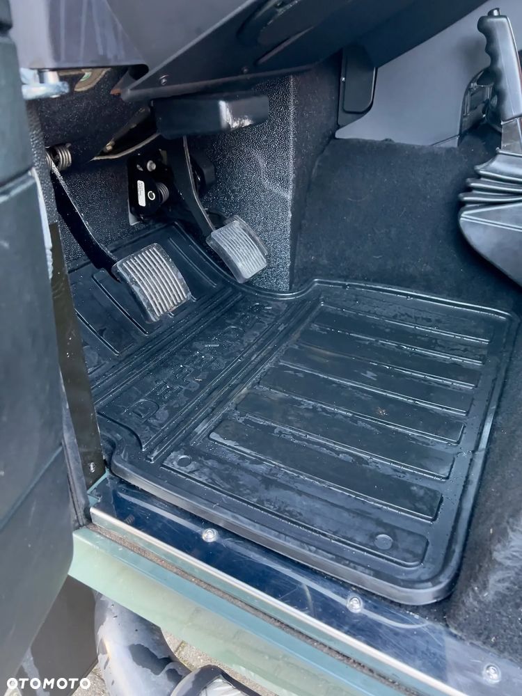 Land Rover Defender 2.2 TD4 SE - 25