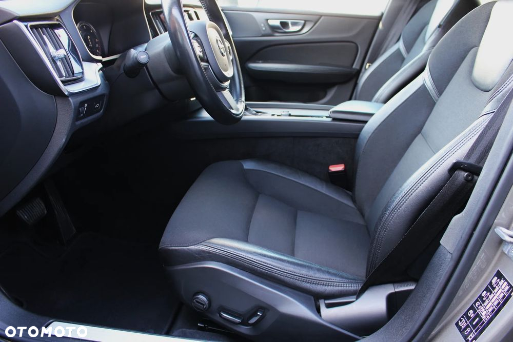 Volvo V60 D3 Geartronic Momentum Pro - 17
