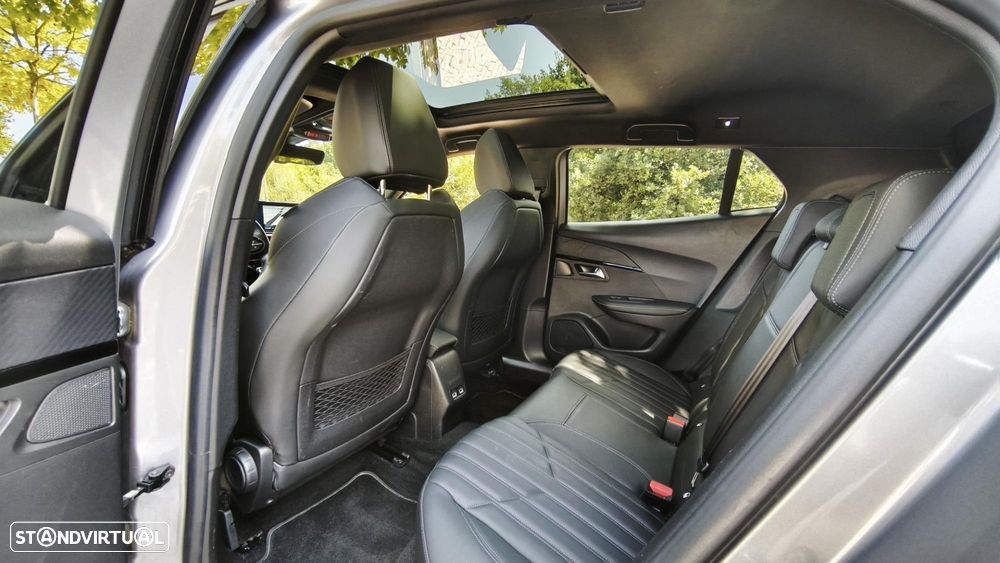 Peugeot e-2008 50 kWh GT - 46