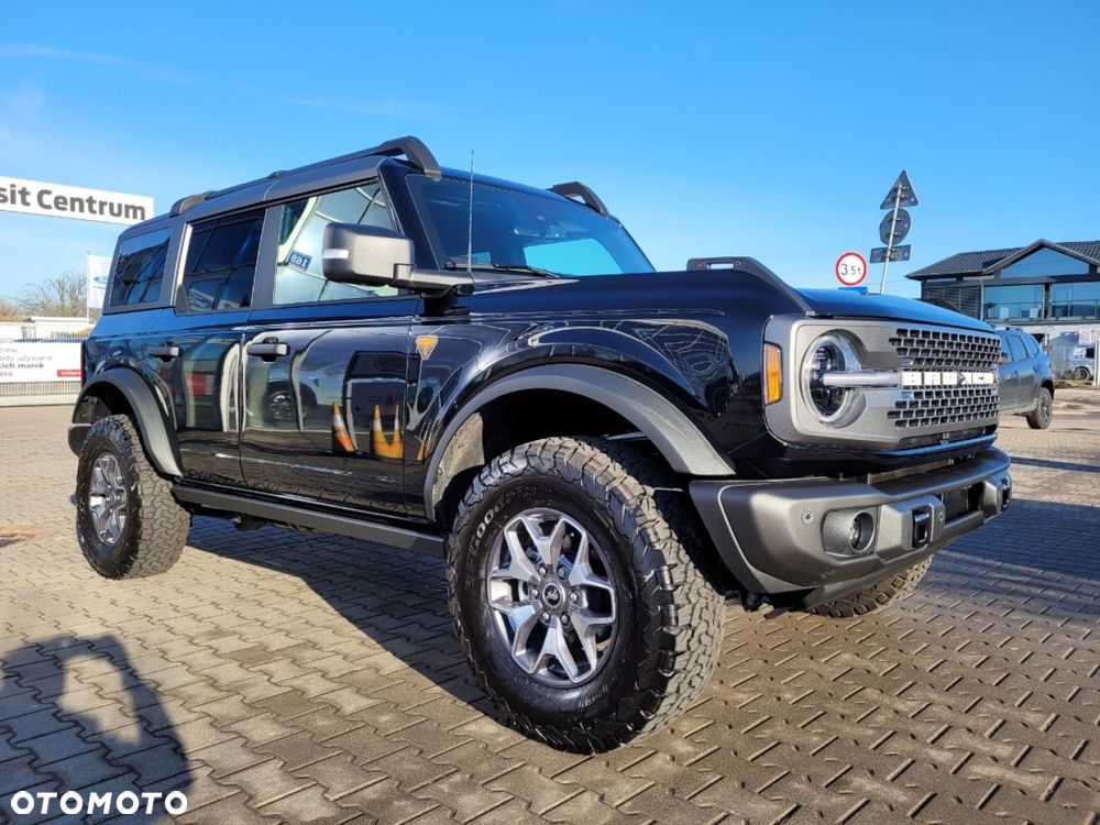 Ford Bronco - 5