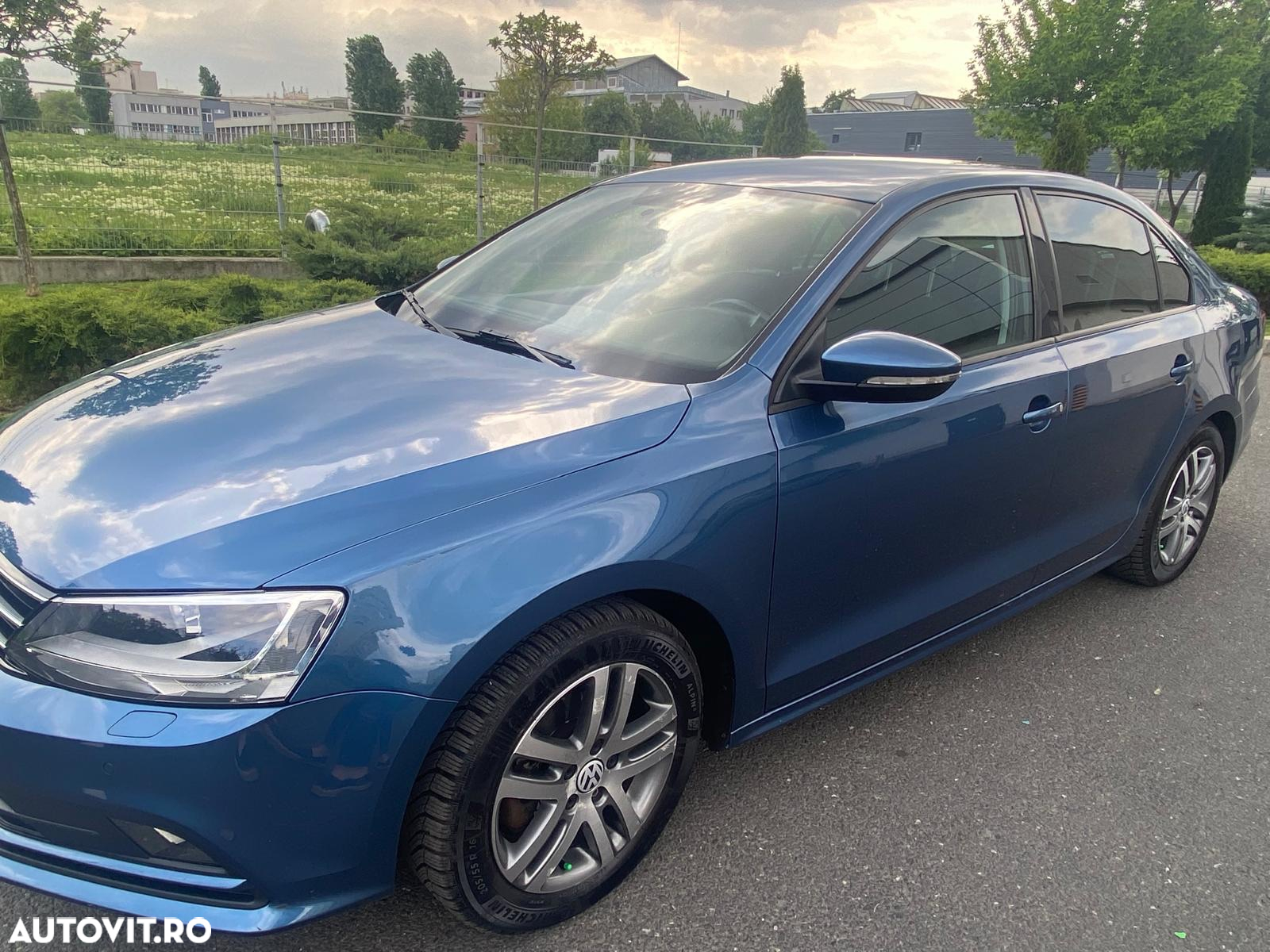 Volkswagen Jetta - 4