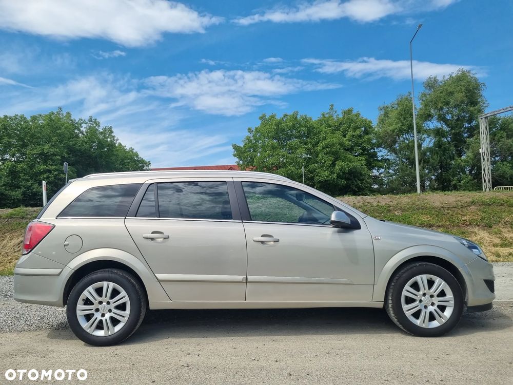 Opel Astra 1.6 Caravan Cosmo - 11