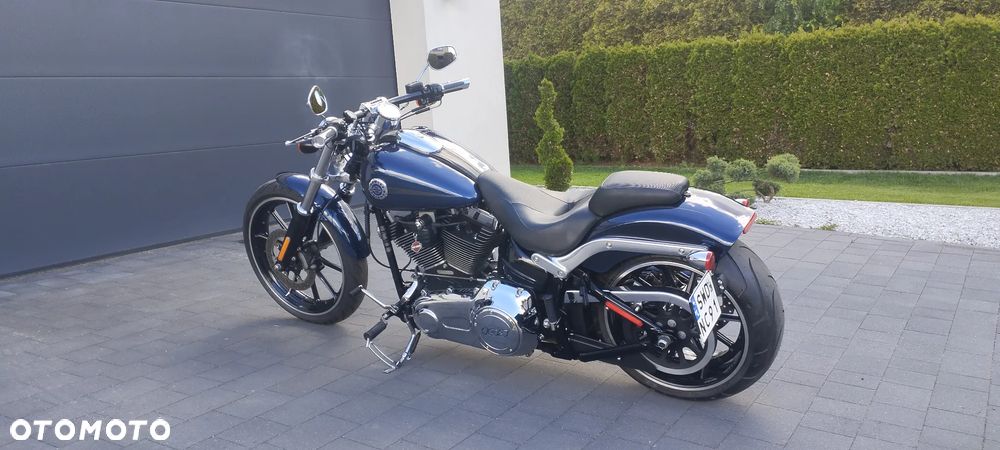Harley-Davidson Softail Breakout - 16
