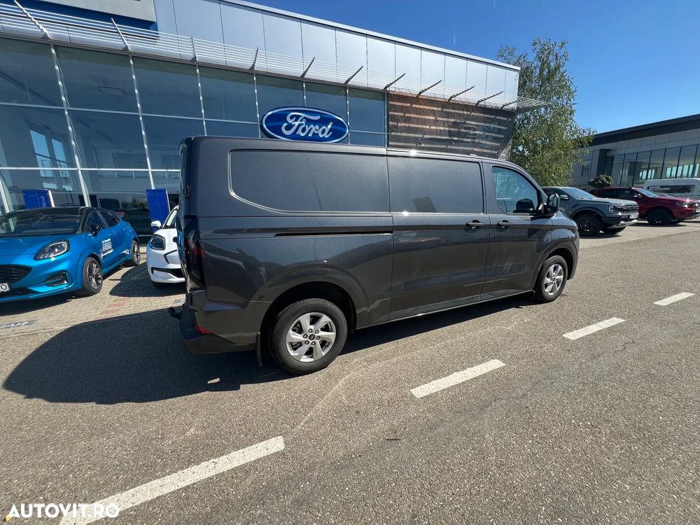 Ford Custom Van - 5
