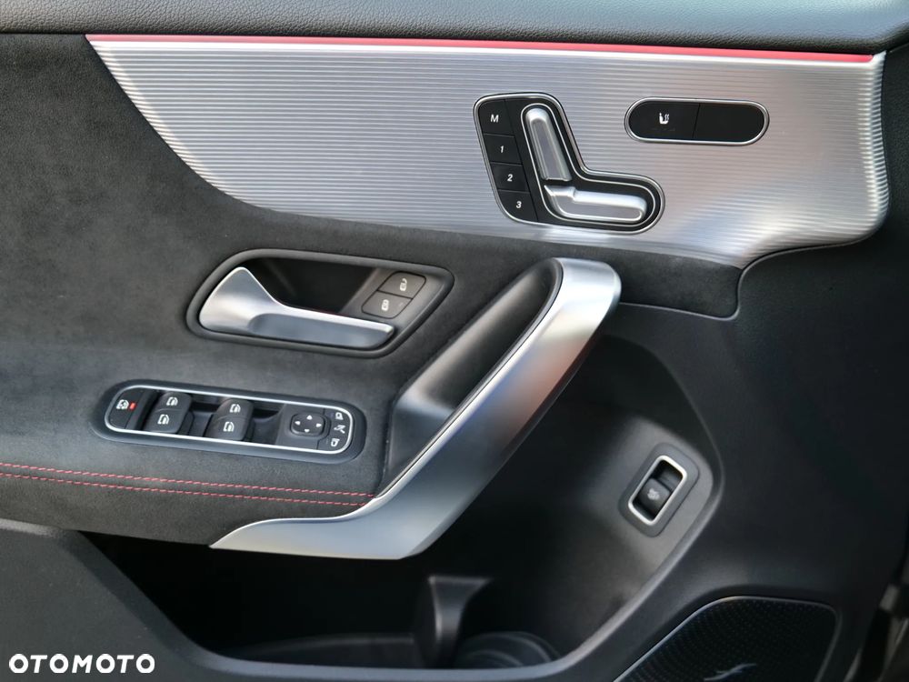 Mercedes-Benz Klasa A 220 4-Matic 7G-DCT - 21