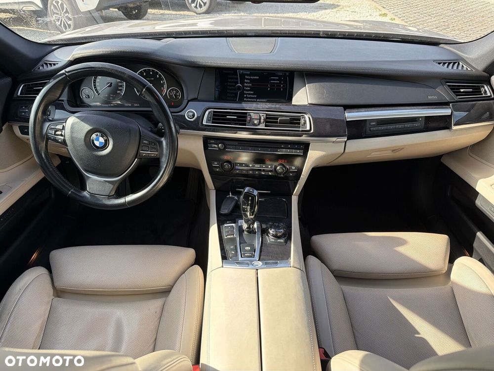 BMW Seria 7 750i - 11