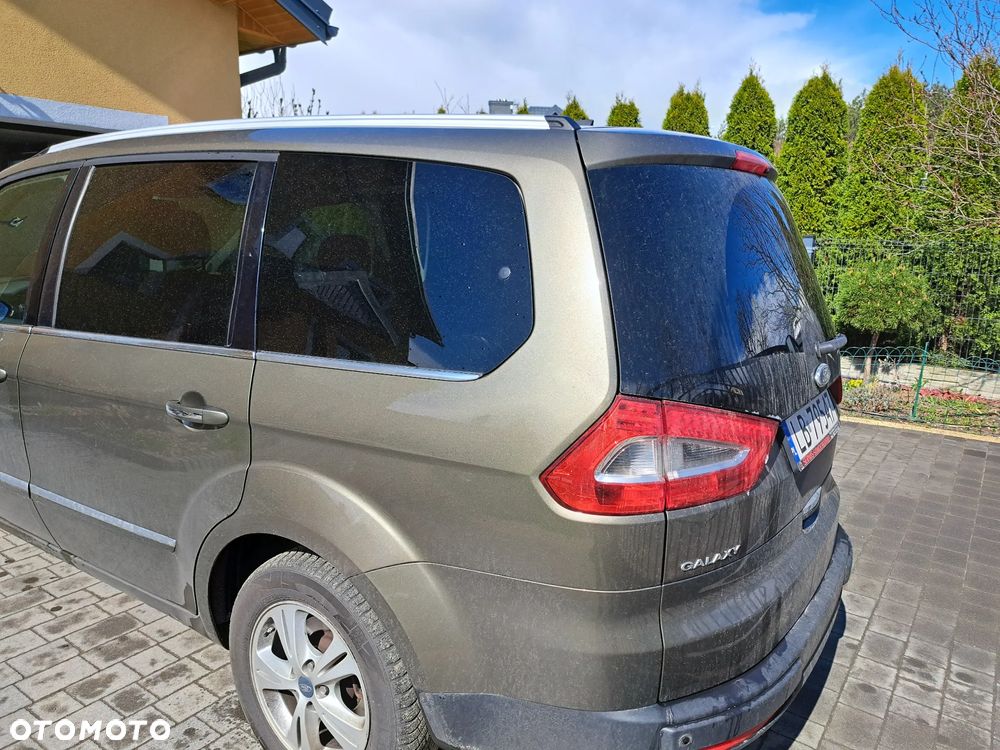 Ford Galaxy 2010 photo 4