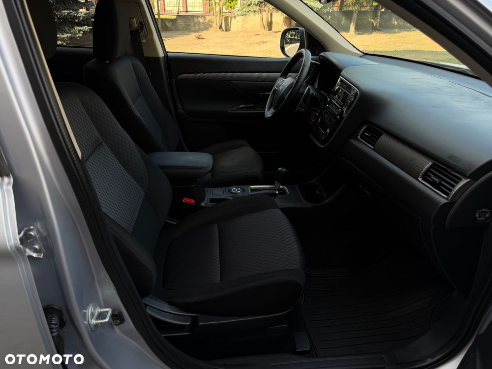 Mitsubishi Outlander 2.2 DI-D 4WD Automatik Instyle - 20