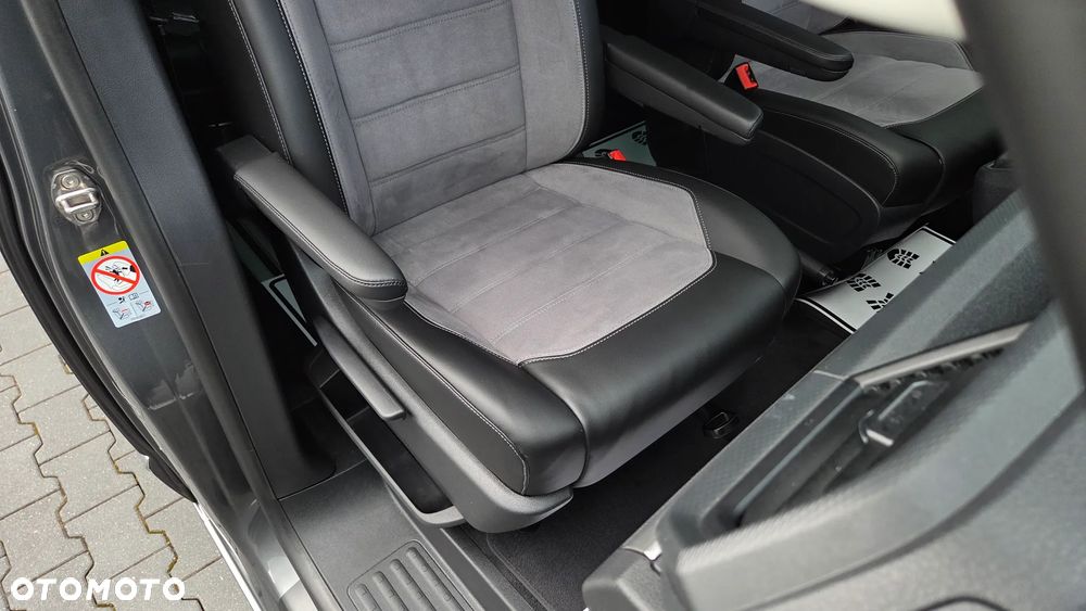 Volkswagen Multivan - 12
