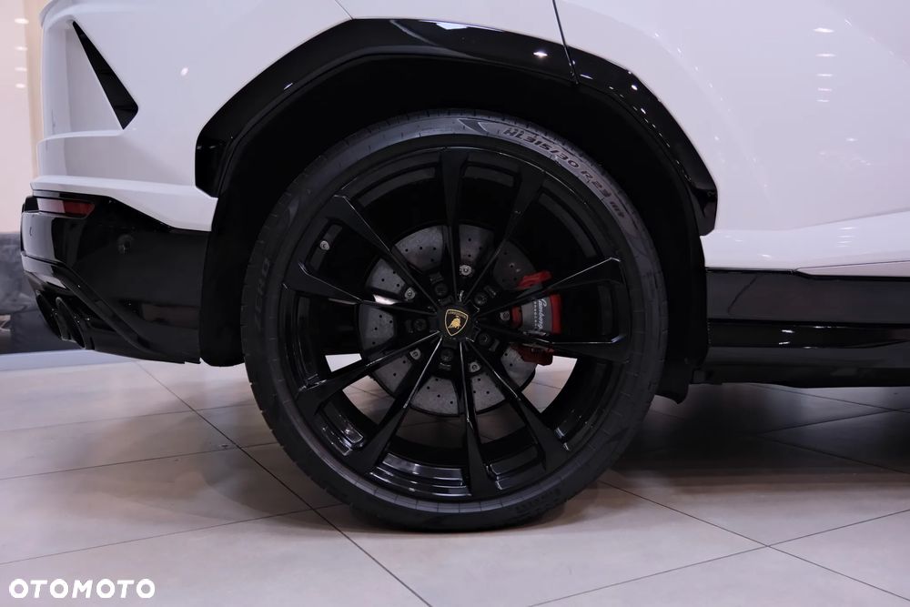 Lamborghini Urus - 12