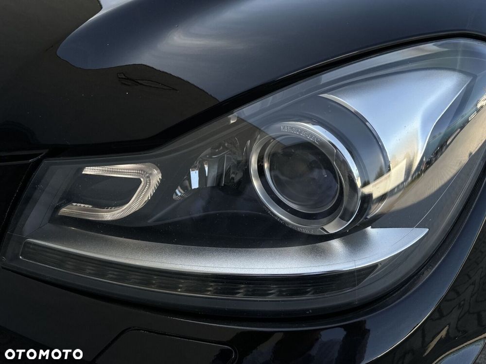 Mercedes-Benz Klasa C 250 CGI BlueEff - 23