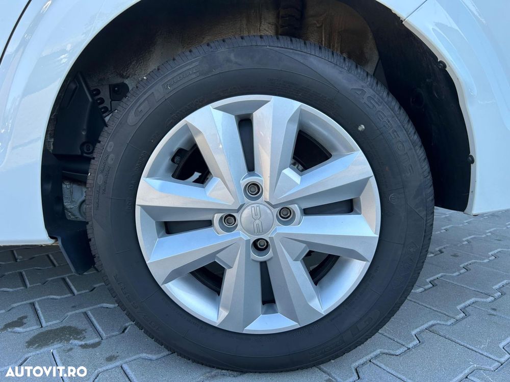 Dacia Logan TCe 90 MT6 Comfort - 28