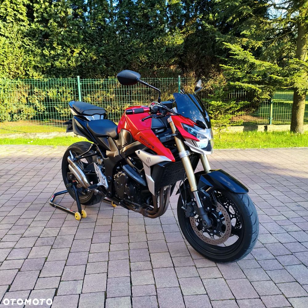 Suzuki GSR - 5