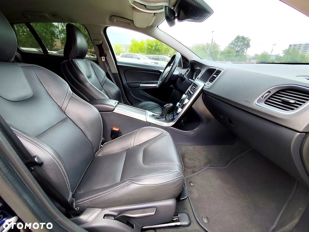 Volvo V60 D6 AWD Plug-in Hybrid Summum - 13
