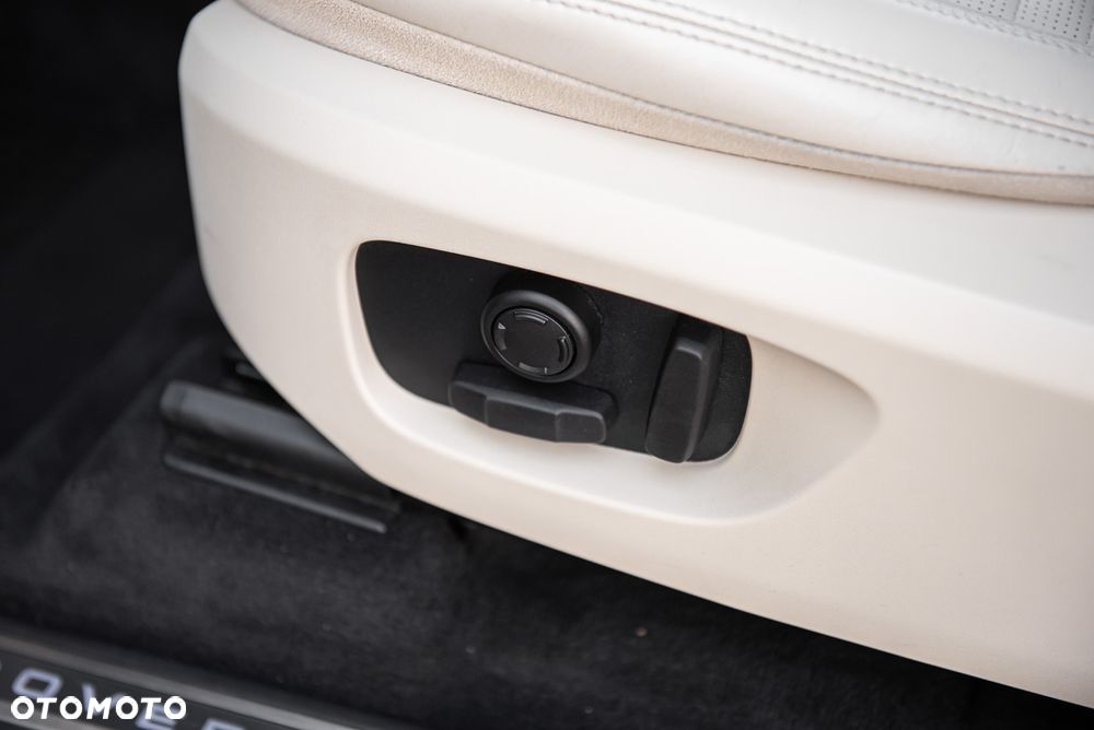 Land Rover Discovery Sport 2.0 D180 R-Dynamic HSE - 23