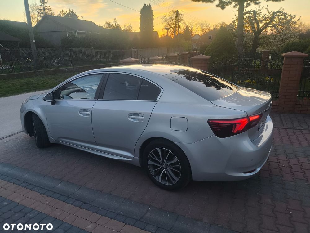 Toyota Avensis 2.0 D-4D Premium - 3