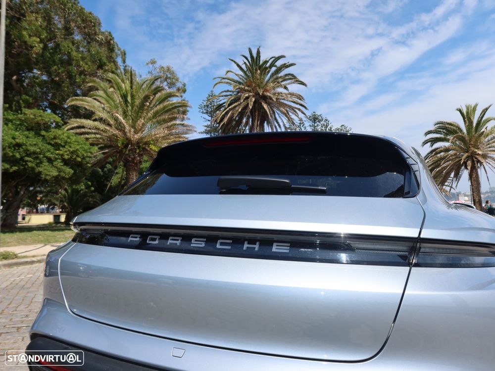 Porsche Taycan Cross Turismo 4 - 3