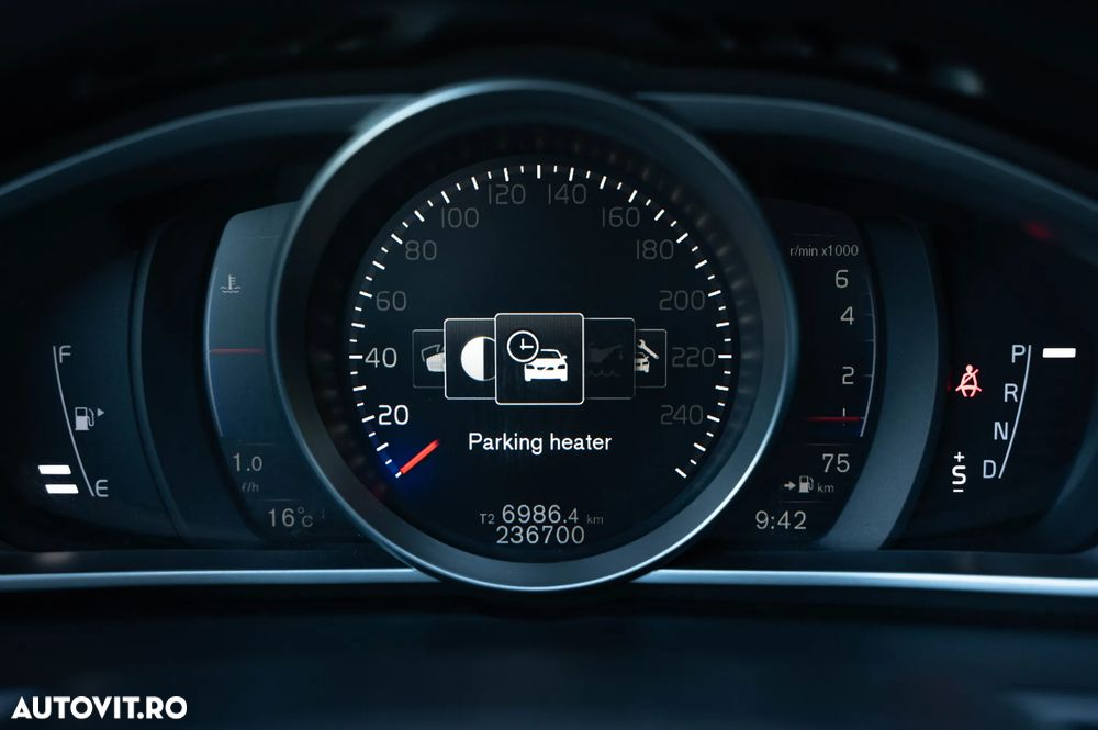 Volvo V40 T3 Geartronic RDesign - 24