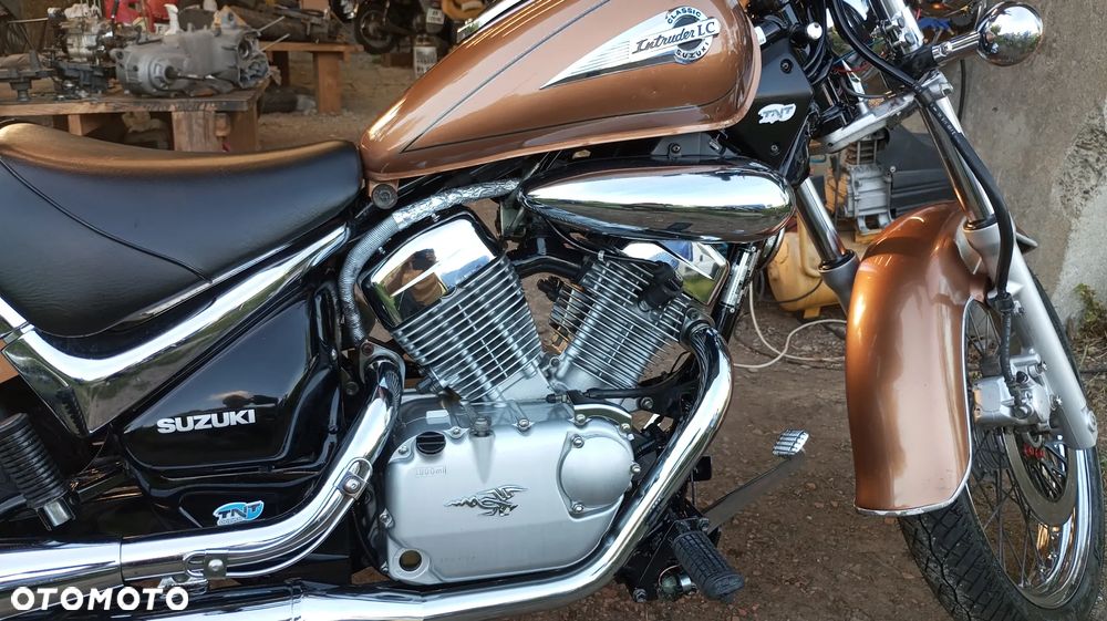 Suzuki Intruder - 9