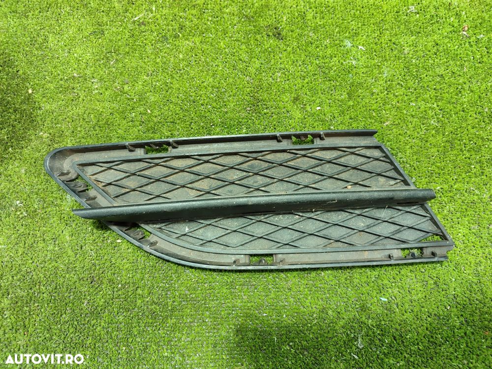 GRILA BARA FATA DREAPTA BMW SERIA 3 E90 LCI 318D 2.0 DIESEL 2009 COD OEM 7138418 / 51117138418 / 2005-2013 - 2