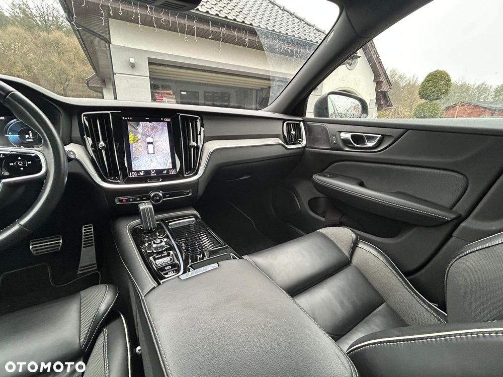 Volvo V60 T8 AWD Plug-In Hybrid R-Design - 8