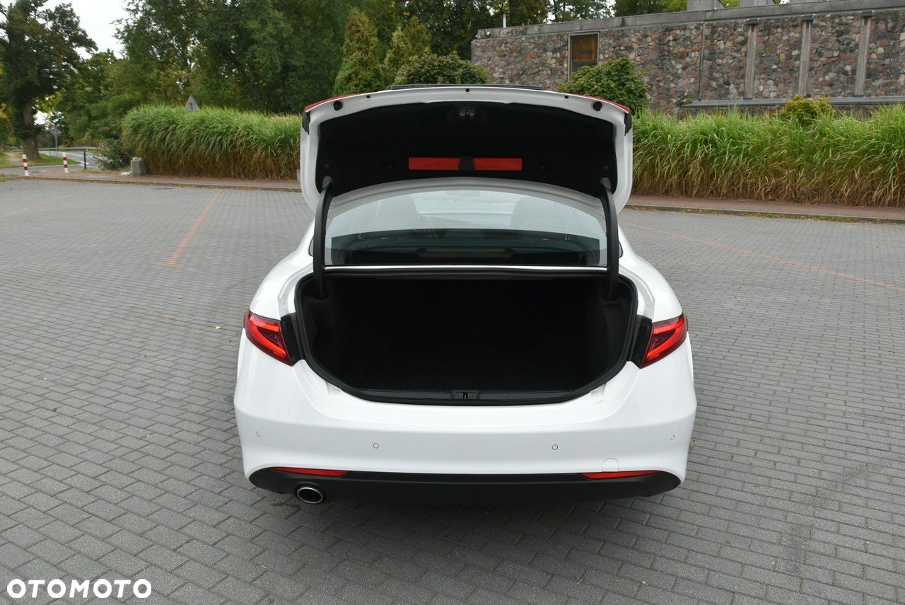 Alfa Romeo Giulia 2.2 Diesel - 37