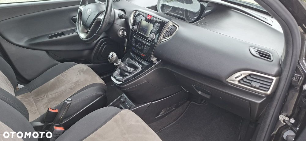Lancia Ypsilon Y 0.9 TwinAir Turbo 8V Platinum - 13