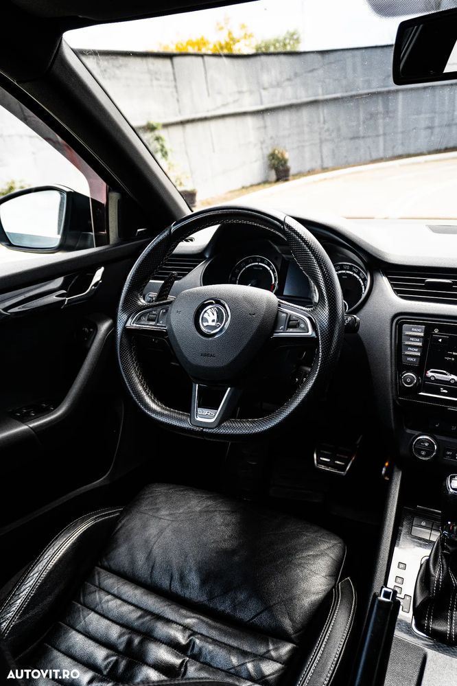 Skoda Octavia Combi 2.0 TDI DSG RS - 7