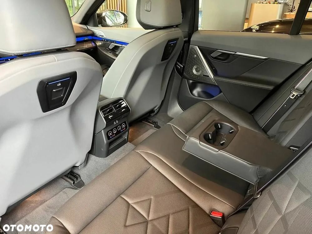 BMW i5 M60 Touring - 16