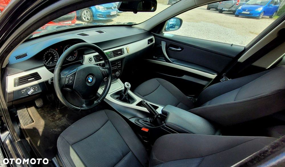 BMW Seria 3 318i - 23