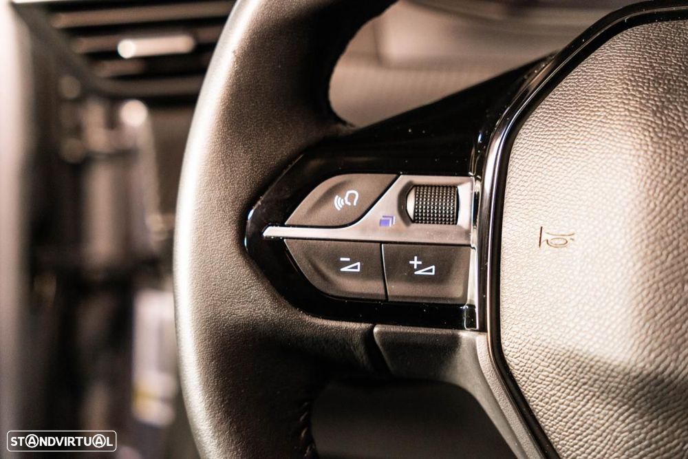 Peugeot e-2008 54 kWh Allure - 26