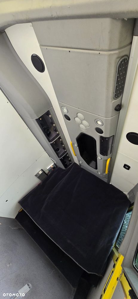 Mercedes-Benz Sprinter - 15