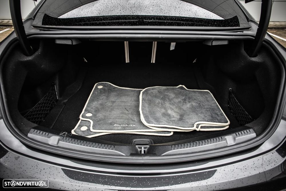 Mercedes-Benz E 53 AMG 4-Matic+ - 23