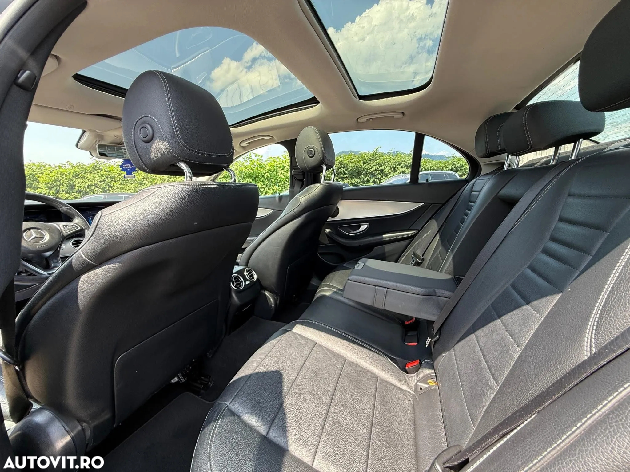 Mercedes-Benz E 220 d 4Matic T 9G-TRONIC Avantgarde - 6