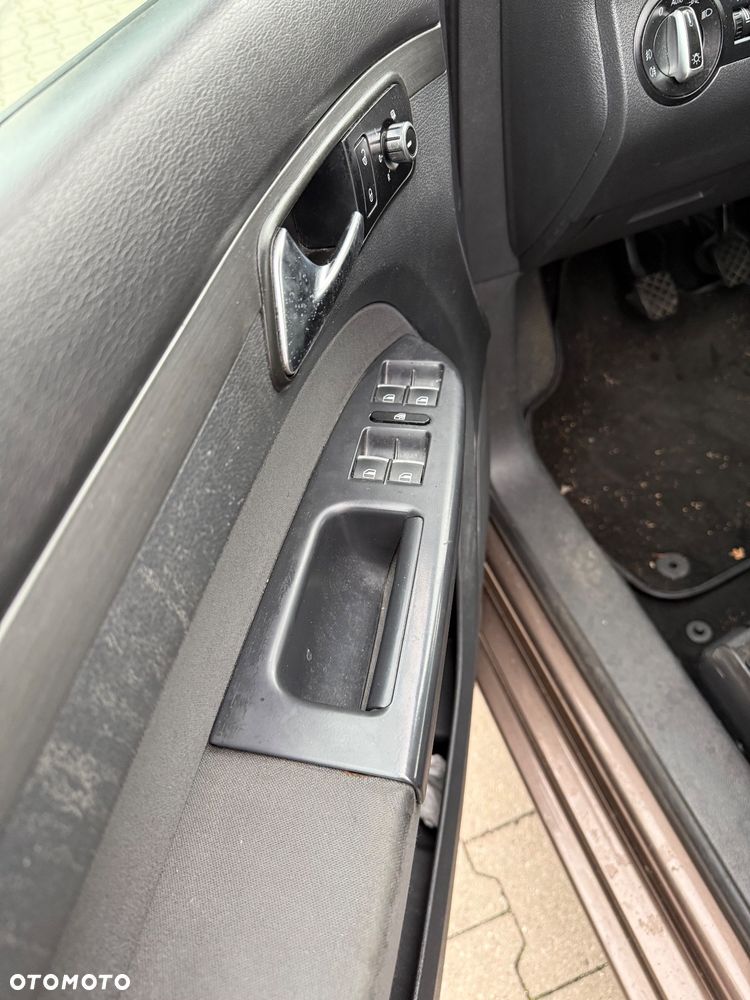 Volkswagen Touran - 10