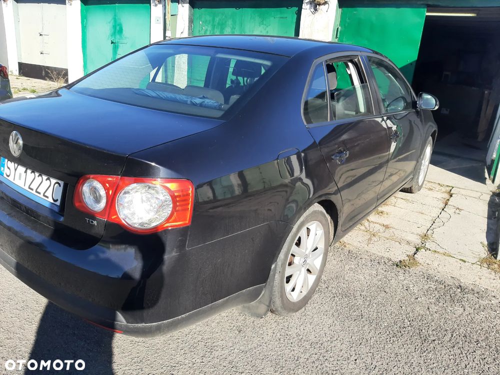 Volkswagen Jetta 1.6 TDI DPF Trendline - 12