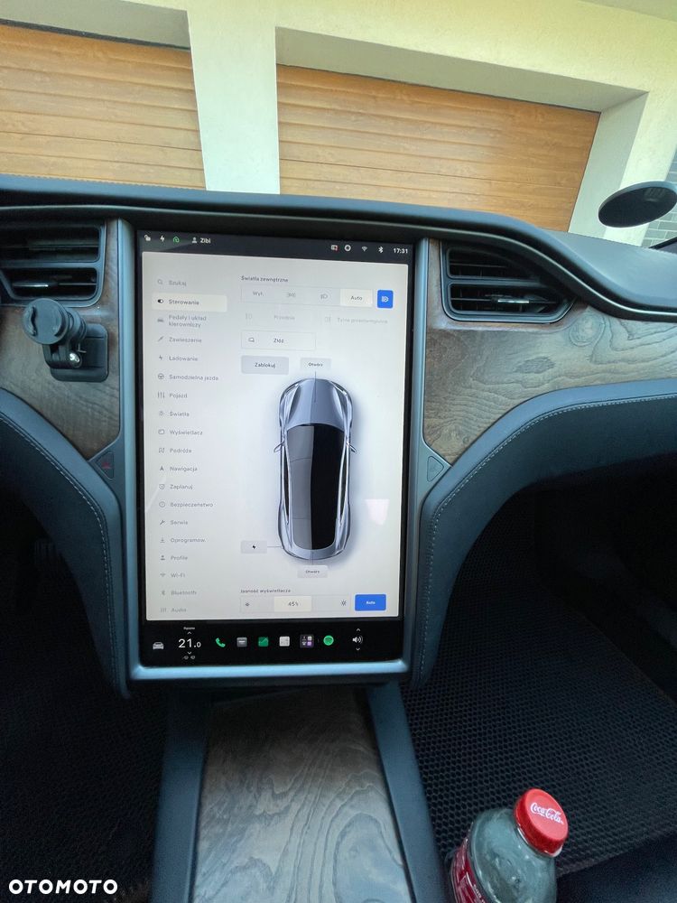 Tesla Model S - 16