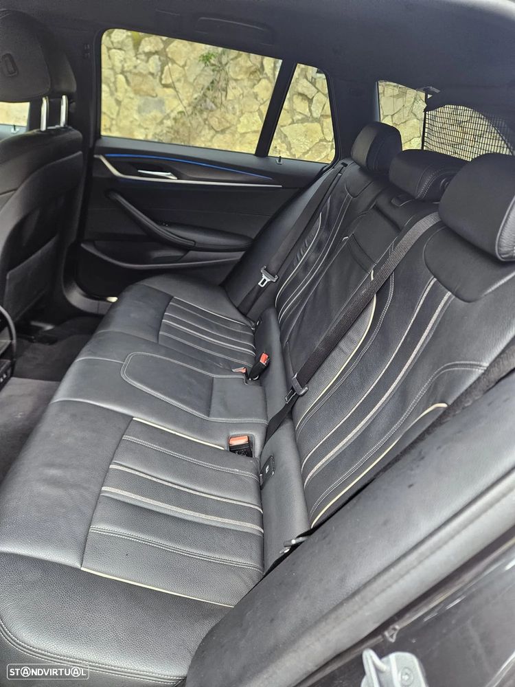 BMW 530 e Pack Desportivo M - 13