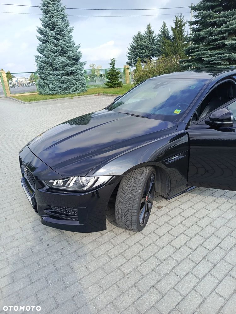 Jaguar XE 2.0 D AWD R-Sport - 9