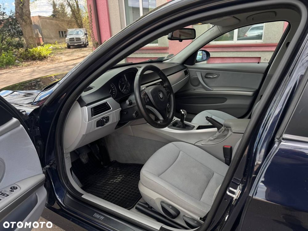 BMW Seria 3 320d - 15