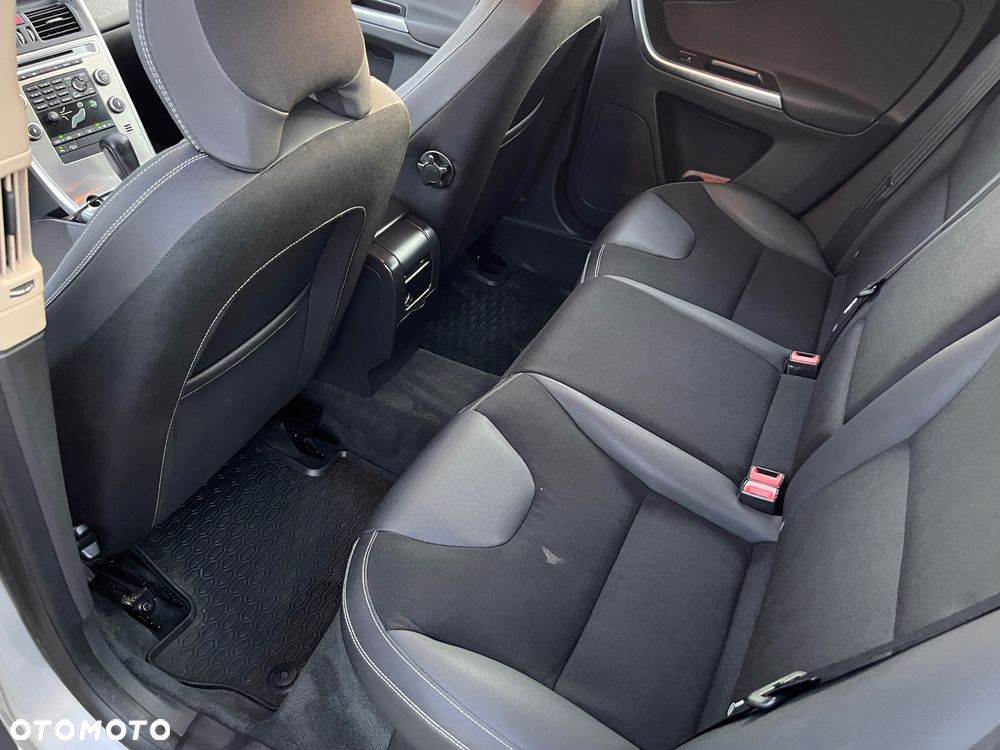 Volvo XC 60 D5 AWD Momentum - 13