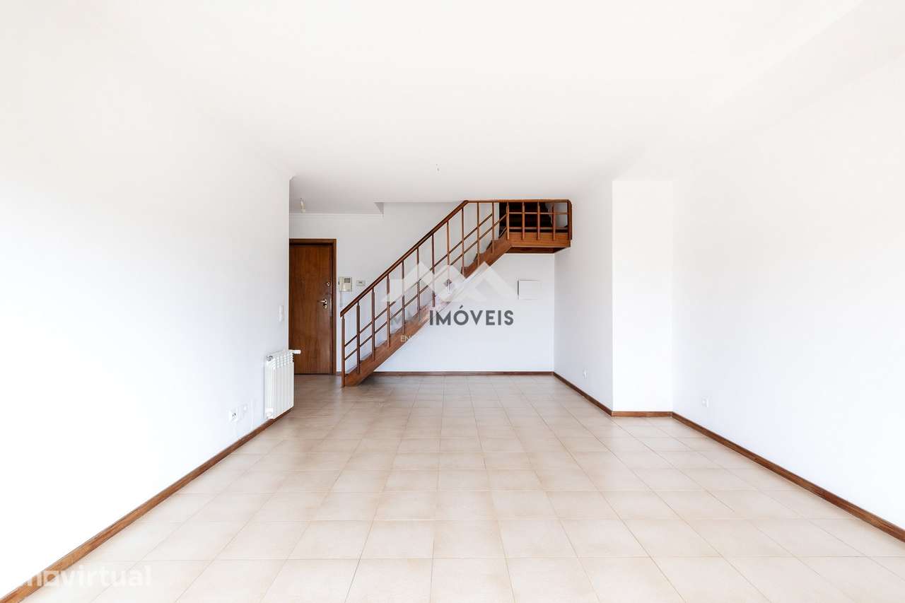 Apartamento T2 Duplex | Fânzeres | METRO | Varanda | Elevador - Grande imagem: 3/24