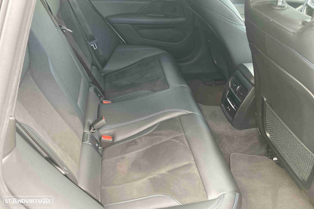 BMW i4 eDrive40 Desportiva M - 12