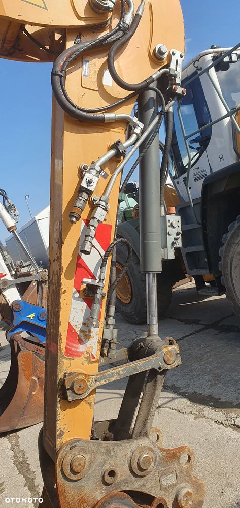 Liebherr A910 Compact - 11